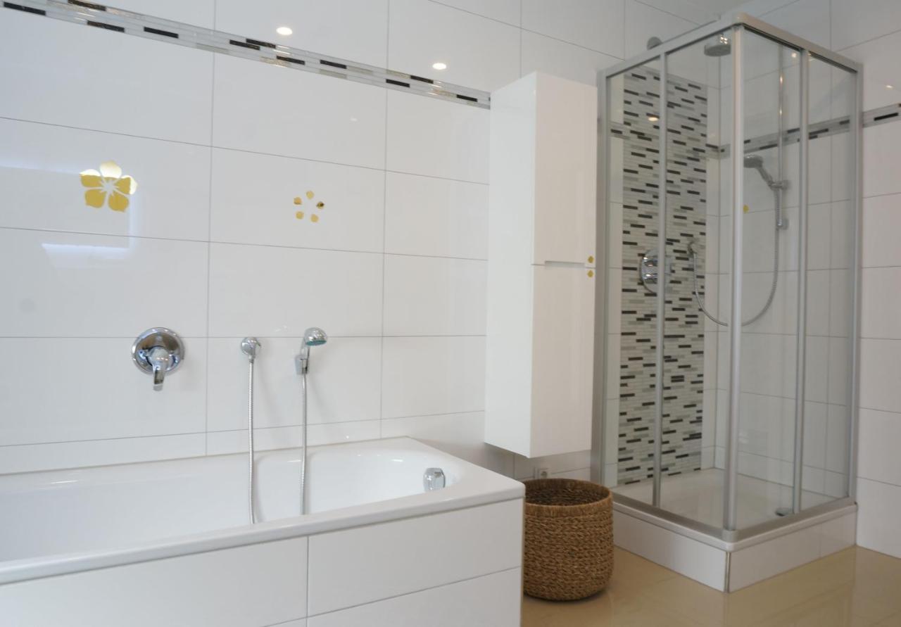 Mein Apartment Flowers Mit Kamin, Bis 10 Personen Frankenthal (Rhineland-Palatinate) Exterior foto